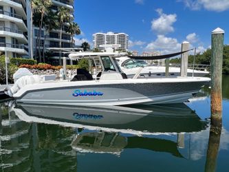 33' Boston Whaler 2018