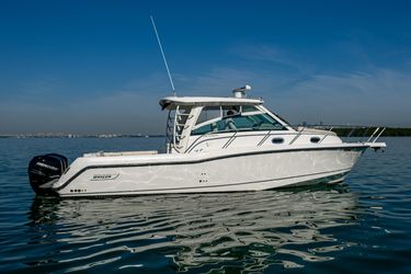 34' Boston Whaler 2017
