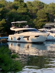 Ferretti Yachts 450