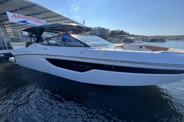 38' Cruisers Yachts 2025