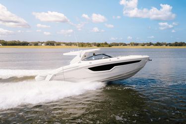 38' Cruisers Yachts 2025