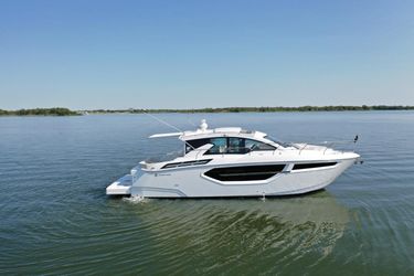 42' Cruisers Yachts 2025