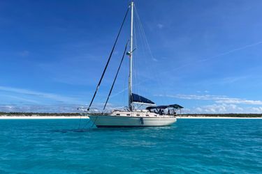 38' Island Packet 2002